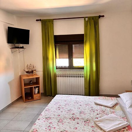 Ruza I Natalija Apartman Karlobag Kültér fotó