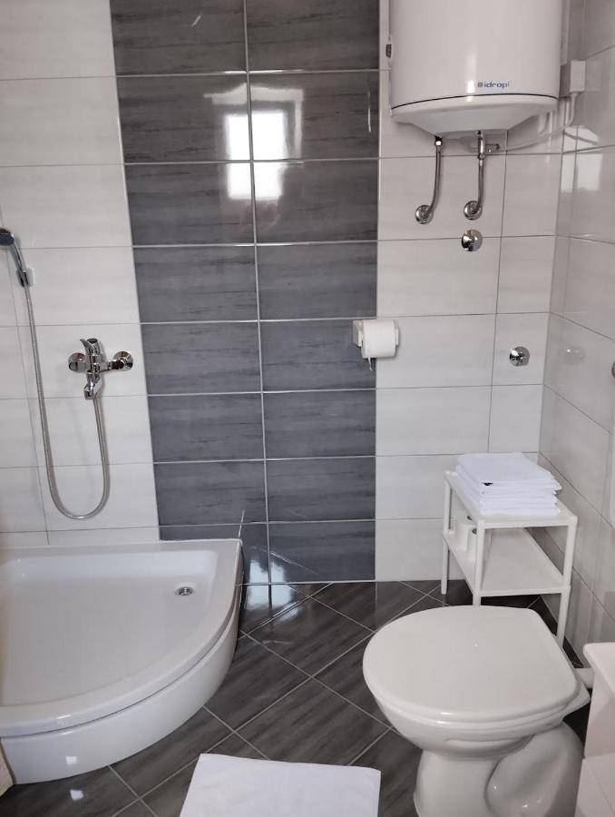 Ruza I Natalija Apartman Karlobag Kültér fotó