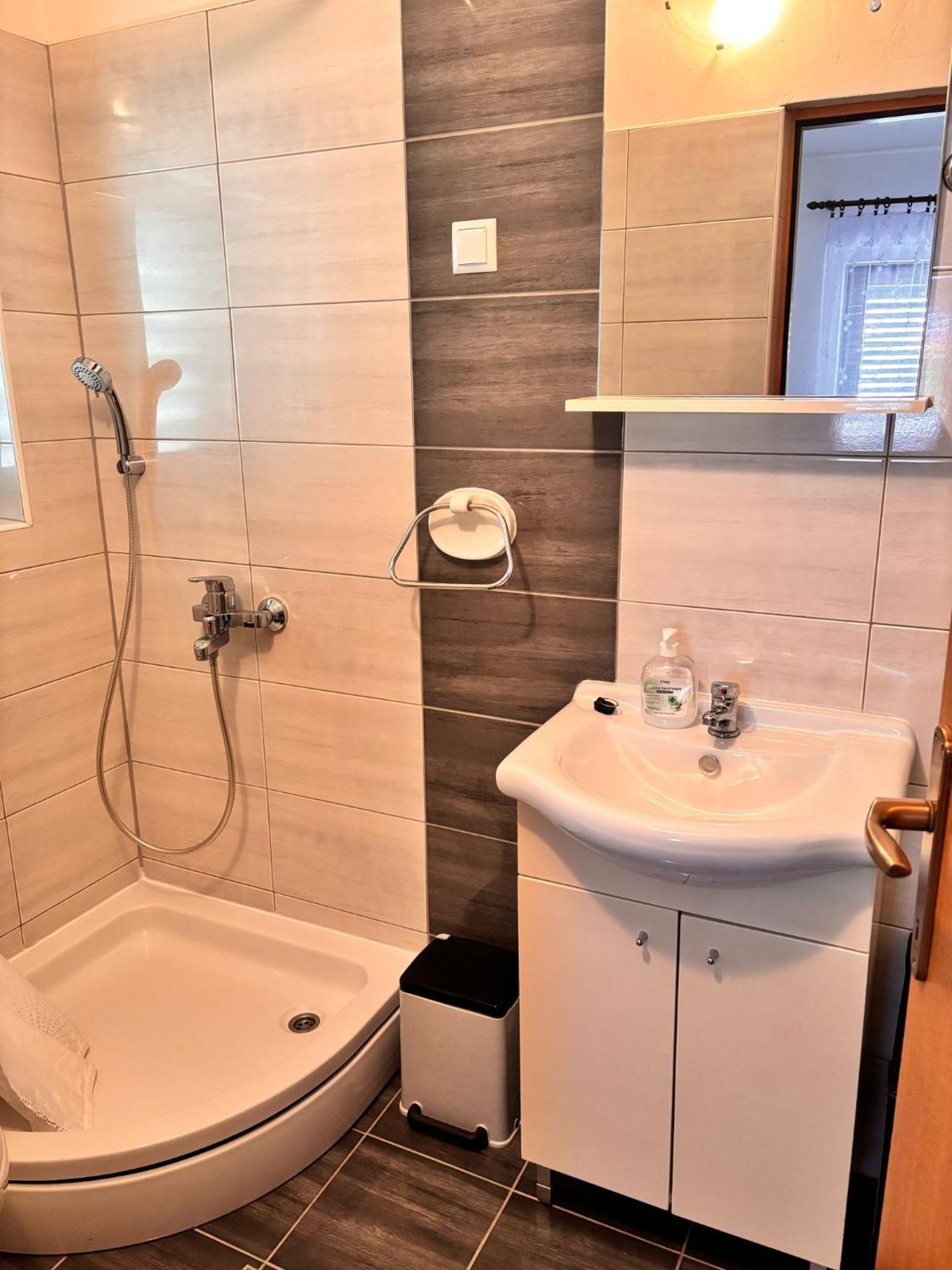 Ruza I Natalija Apartman Karlobag Szoba fotó