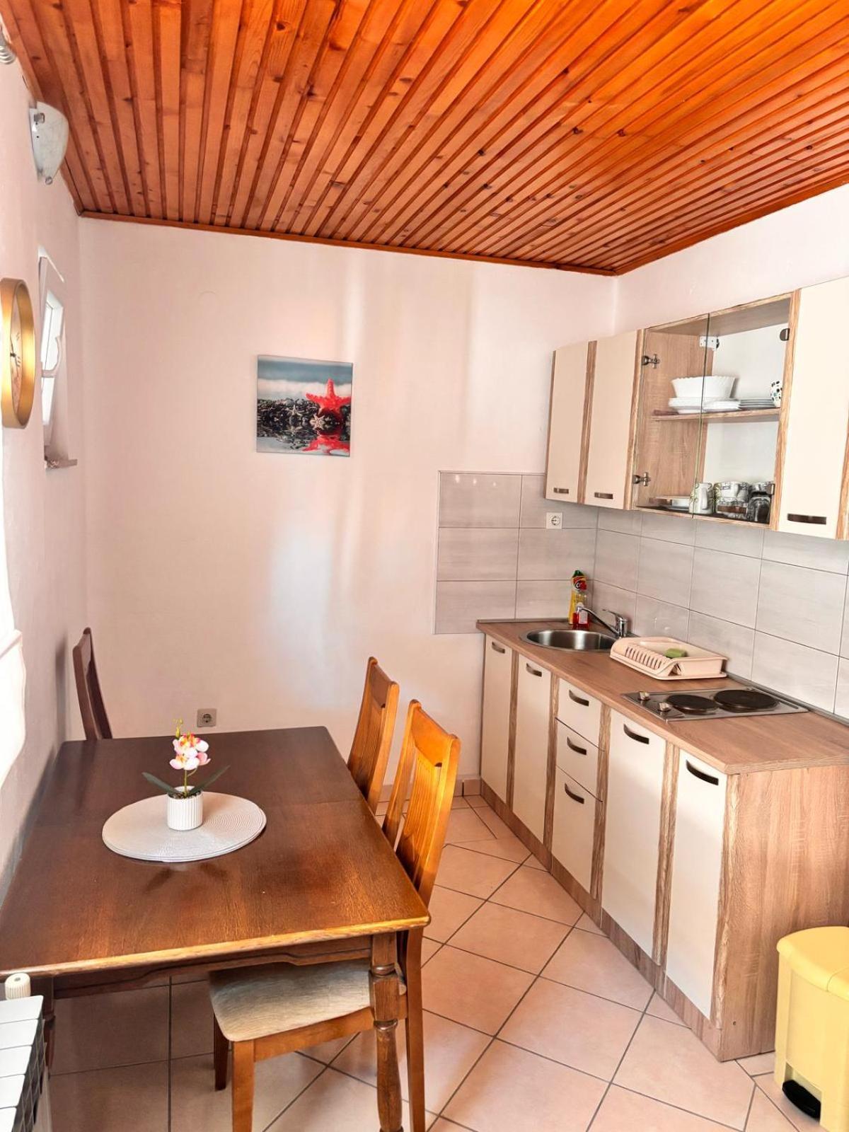 Ruza I Natalija Apartman Karlobag Szoba fotó