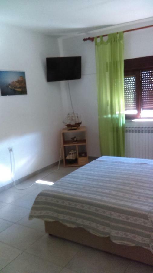 Ruza I Natalija Apartman Karlobag Kültér fotó