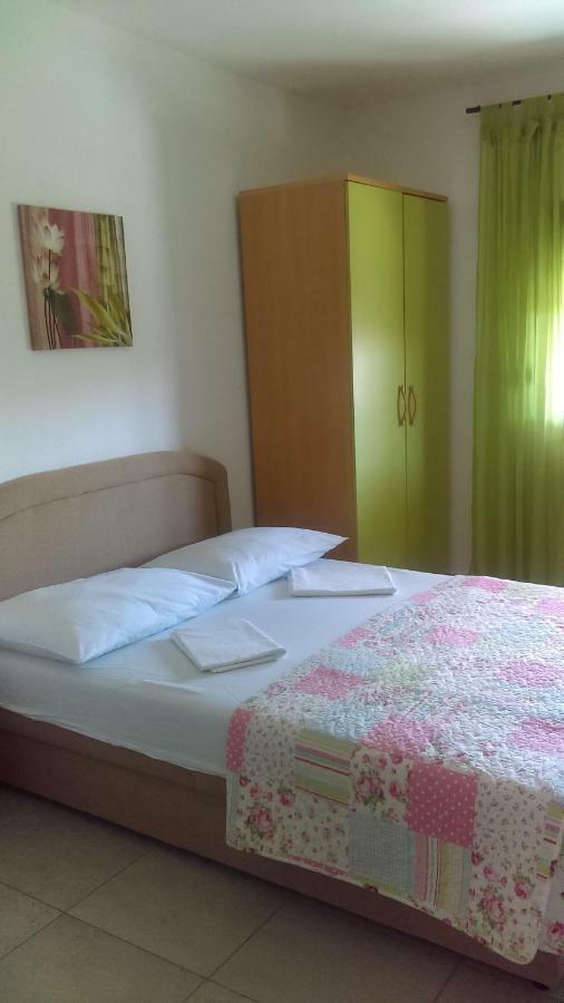 Ruza I Natalija Apartman Karlobag Kültér fotó